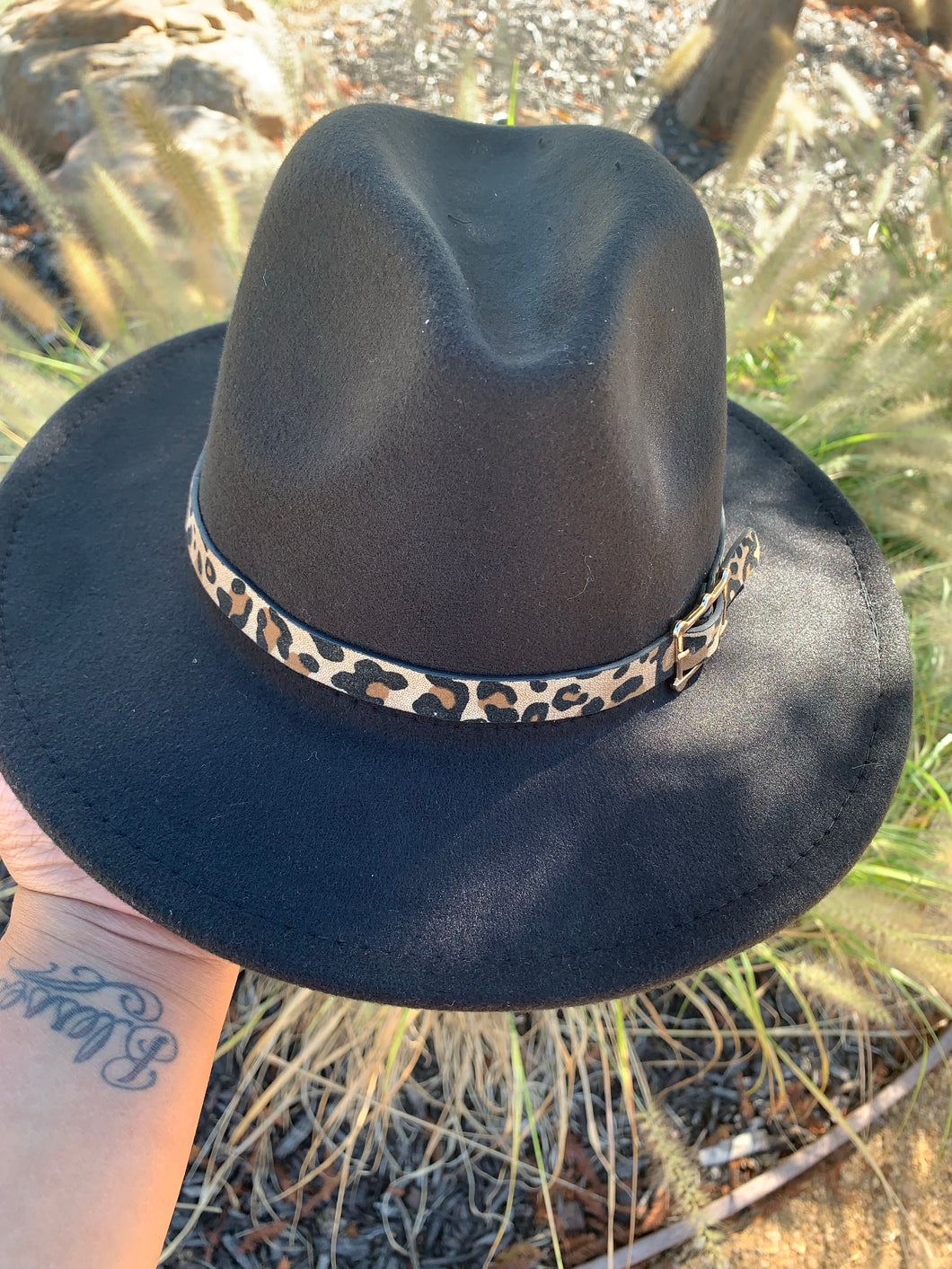 A'mour Brim Hat with Leopard Buckle -Black